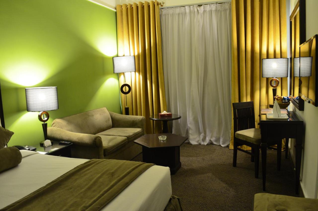 Smart Hotel Lahore Extérieur photo